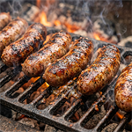Linguiça toscana artesanal dourada na brasa
